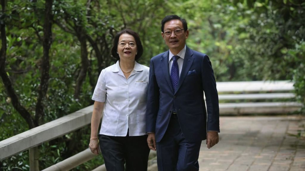 娱乐至死的丰收季中意外爆出明星虚假行为吃瓜群众式的真假对决
