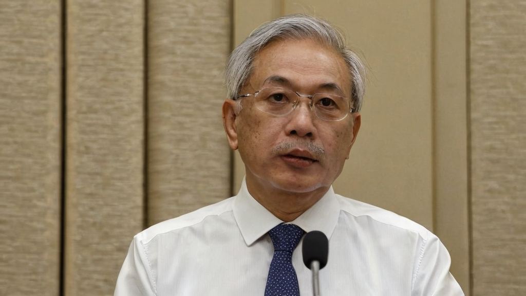 内地明星被疑虚假恋情引发热议 网红电镀手机壳成为新潮流